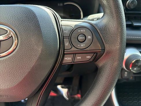 Used 2025 Toyota RAV4 LE AWD/4WD image 15