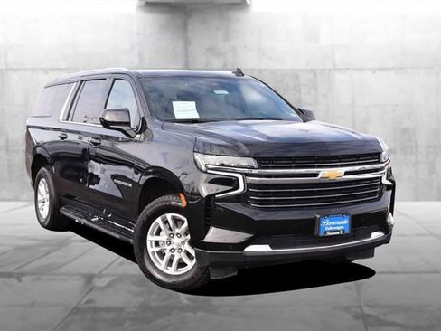 Used 2024 Chevrolet Suburban LT image 2