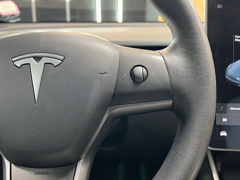 Used 2020 Tesla Model Y Long Range image 25