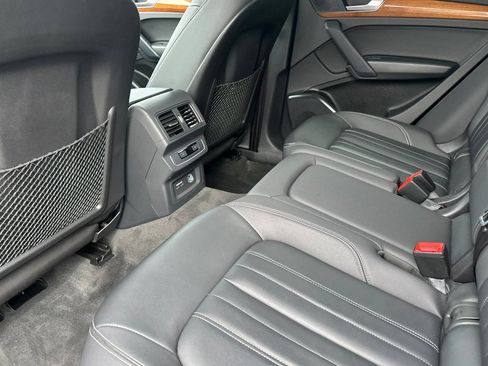 Used 2023 Audi Q5 2.0T Premium w/ Convenience Package AWD/4WD image 12
