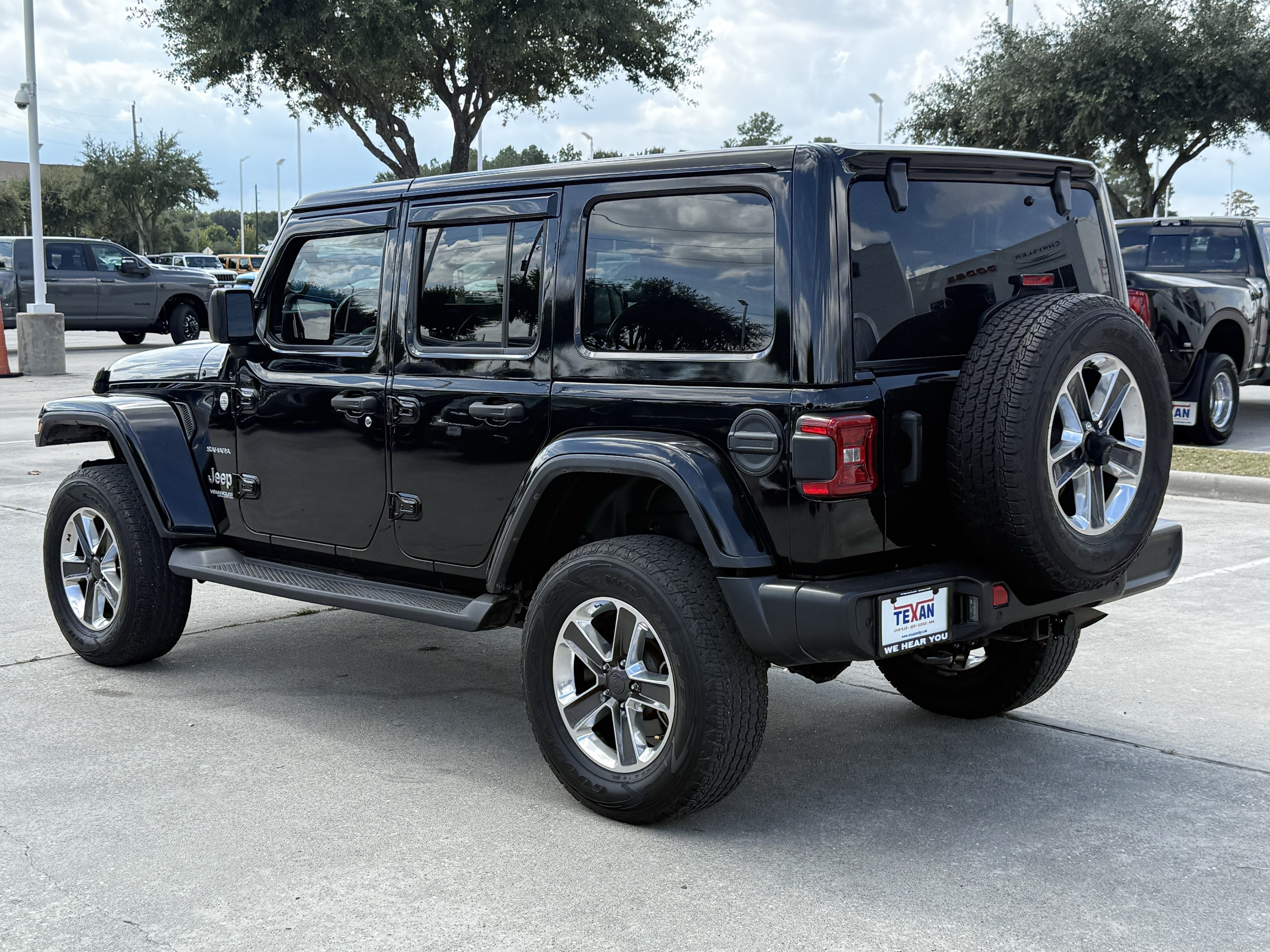 Used 2021 Jeep Wrangler Unlimited Sahara AWD/4WD image 7