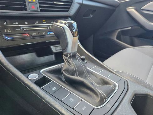 Used 2025 Volkswagen Jetta SE image 13