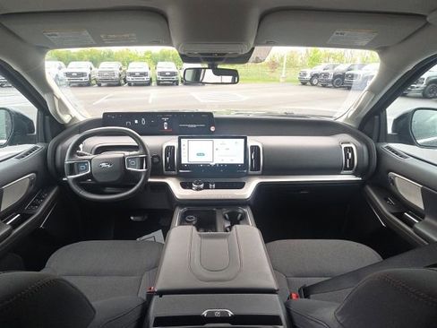 Used 2025 Ford Expedition Active AWD/4WD image 24