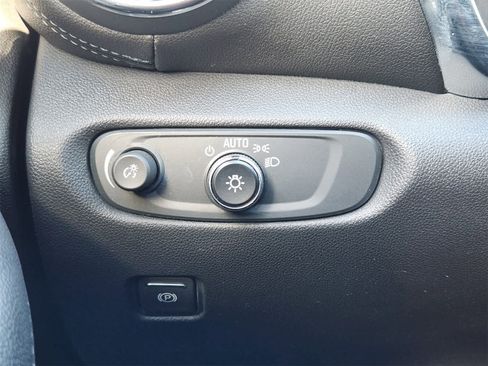 Used 2021 Chevrolet Blazer LT image 21