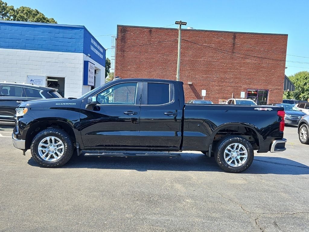 Used 2024 Chevrolet Silverado 1500 LT AWD/4WD image 4