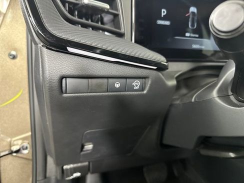 Certified 2025 Nissan Kicks SR image 19