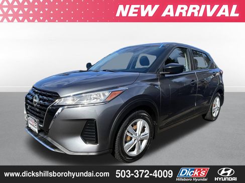 Used 2022 Nissan Kicks S image 5