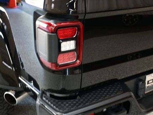 Used 2022 Jeep Gladiator Overland AWD/4WD image 14