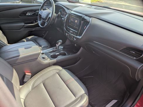 Used 2023 Chevrolet Traverse RS image 37
