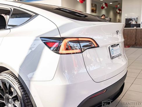 Used 2020 Tesla Model Y Long Range image 15