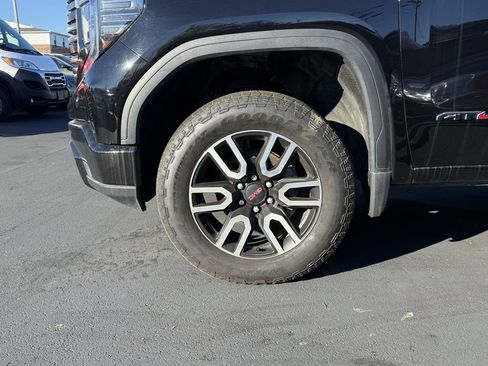 Used 2022 GMC Sierra 1500 AT4 w/ AT4 Preferred Package image 9