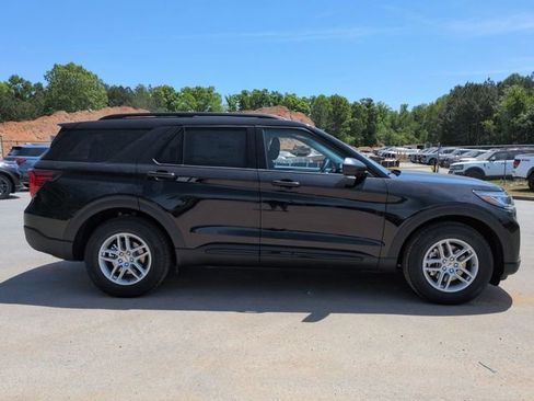 New 2026 Ford Explorer Active RWD image 3