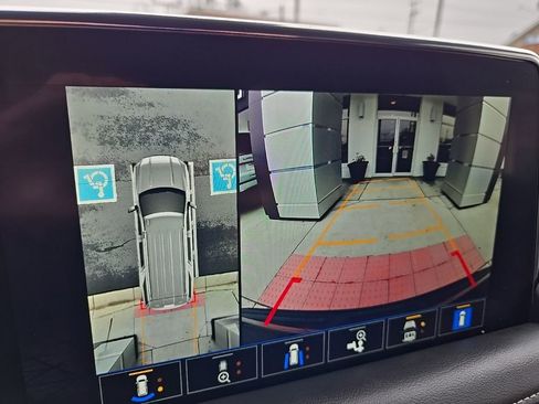 Used 2023 GMC Yukon SLT w/ SLT Premium Package image 30