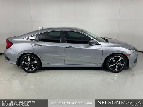 Used 2016 Honda Civic Touring image 5