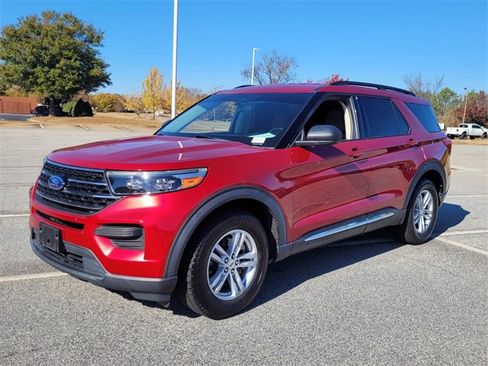Used 2020 Ford Explorer XLT image 3