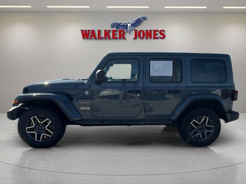 Used 2024 Jeep Wrangler Sahara image 6