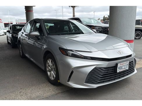 Used 2025 Toyota Camry LE FWD image 2