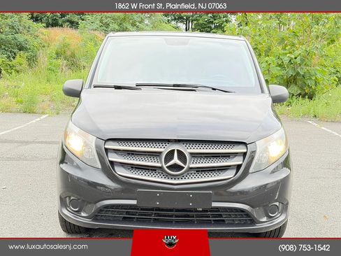 Used 2018 Mercedes-Benz Metris Passenger image 3