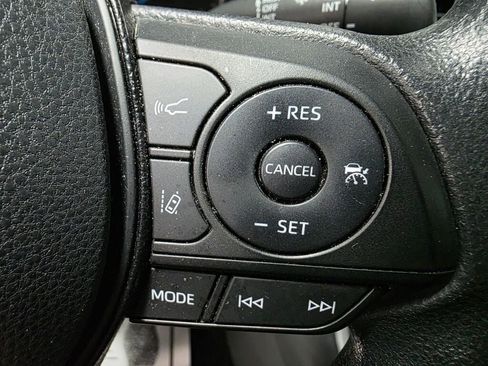 Used 2021 Toyota RAV4 LE AWD/4WD image 15