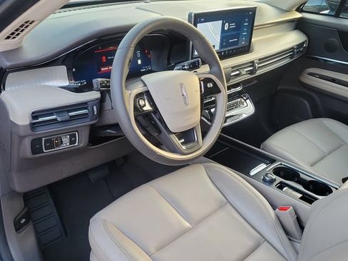 Certified 2024 Lincoln Corsair FWD image 9