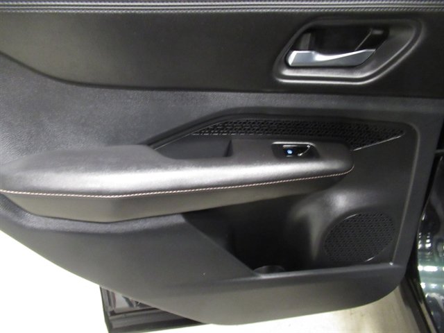 Used 2023 Nissan Ariya FWD image 18