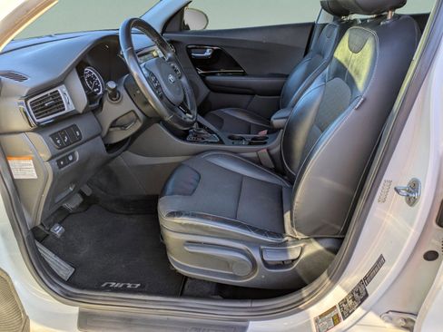 Used 2017 Kia Niro EX image 19