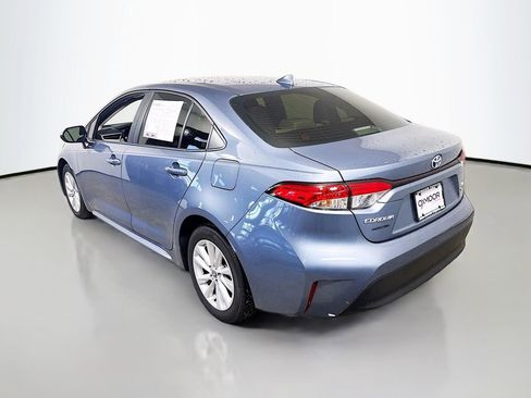 Used 2025 Toyota Corolla LE w/ LE Premium Package image 5