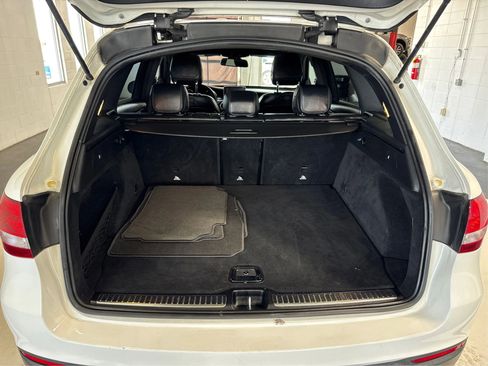 Used 2018 Mercedes-Benz GLC 300 4MATIC image 12