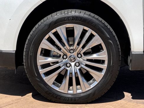 Certified 2023 Toyota Venza XLE AWD/4WD image 34