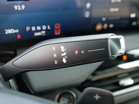 Used 2025 Buick Enclave Preferred image 24