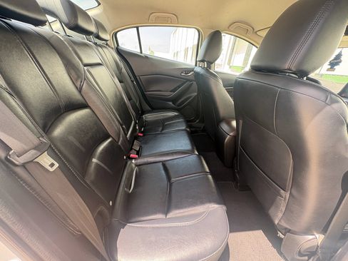 Used 2018 MAZDA MAZDA3 Touring FWD image 19