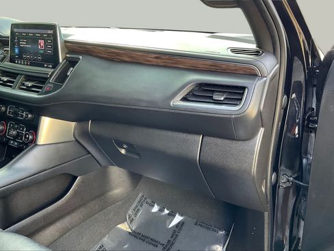 Used 2021 Chevrolet Tahoe LT w/ Luxury Package RWD image 16
