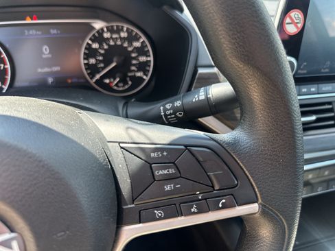 Used 2025 Nissan Altima 2.5 SV FWD image 24