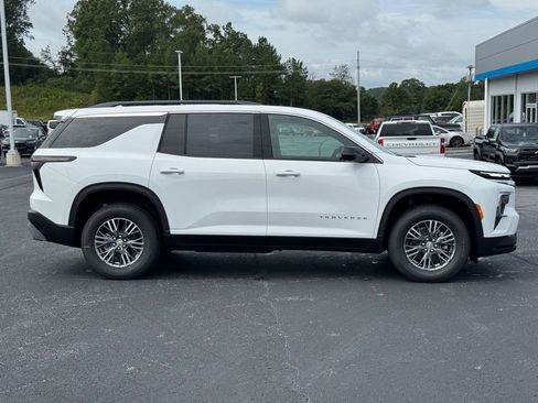 New 2026 Chevrolet Traverse LT w/ Driver Confidence Package image 2