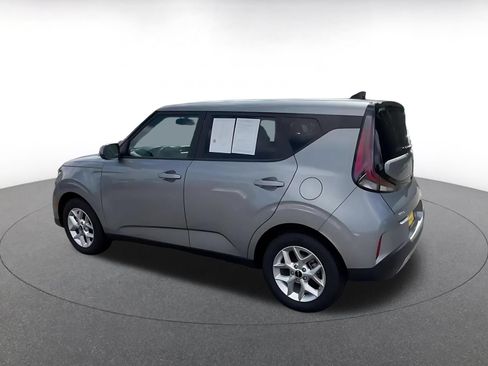 Used 2025 Kia Soul LX w/ LX Technology Package FWD image 10