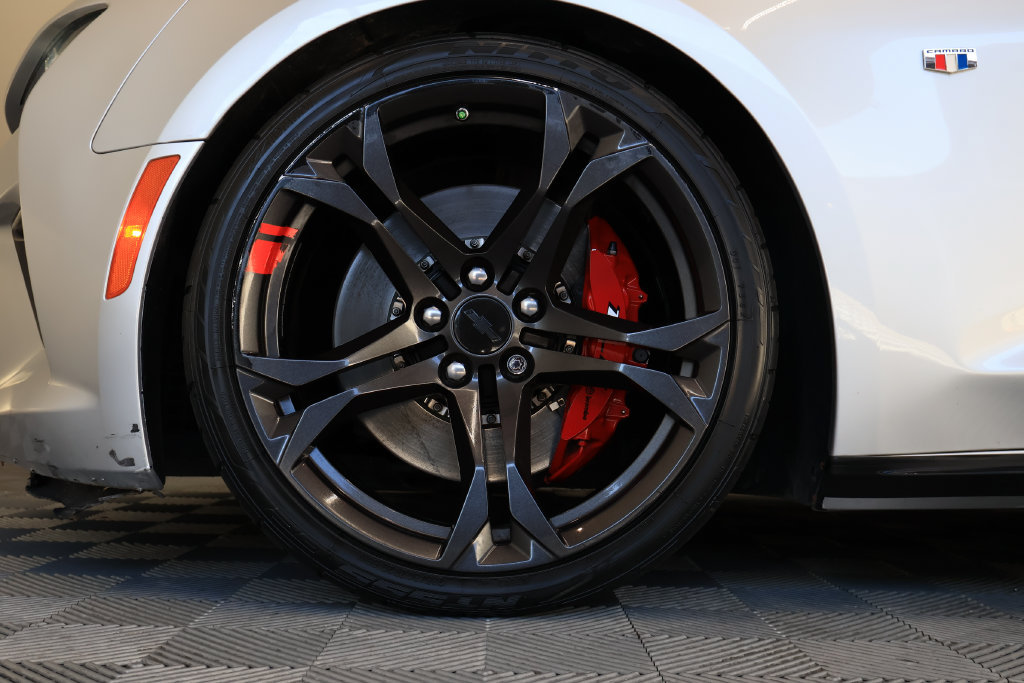 Used 2018 Chevrolet Camaro SS RWD image 10