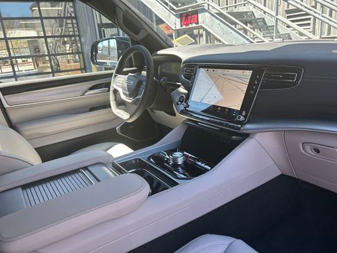 New 2026 Jeep Grand Wagoneer 4WD image 37
