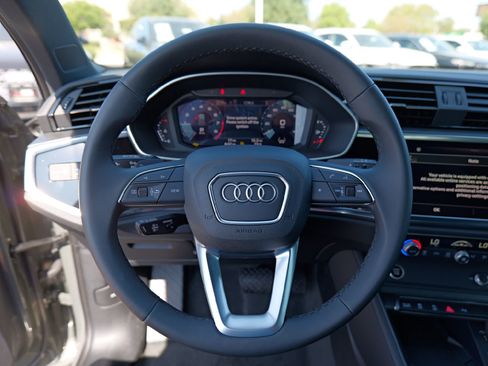 New 2025 Audi Q3 2.0T Premium image 11
