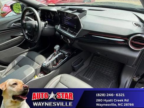 Used 2025 Chevrolet Trax RS w/ Sunroof Package FWD image 28