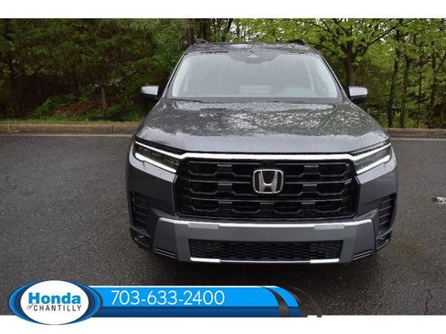 New 2026 Honda Pilot Touring image 2