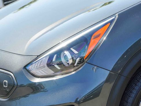 Certified 2022 Kia Niro EX FWD image 8