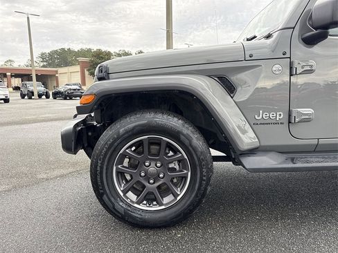 Used 2023 Jeep Gladiator Overland image 8