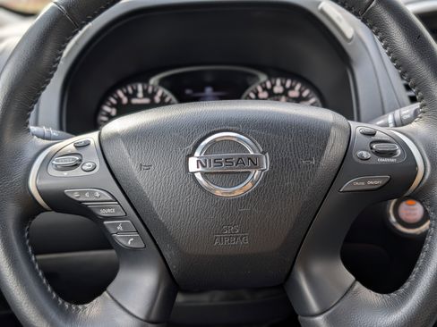 Used 2019 Nissan Pathfinder SV image 21