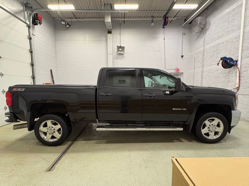 Used 2015 Chevrolet Silverado 2500 LT w/ Z71 Package, Off-Road image 3