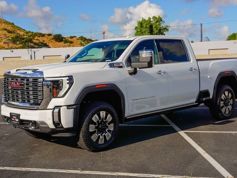 New 2026 GMC Sierra 2500 Denali w/ Denali Reserve Package image 3