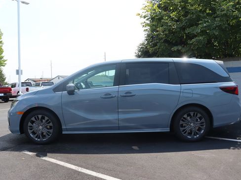 Used 2026 Honda Odyssey Touring image 2