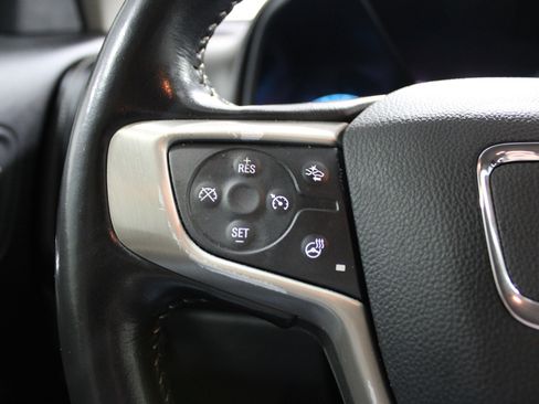 Used 2018 GMC Canyon Denali RWD image 10