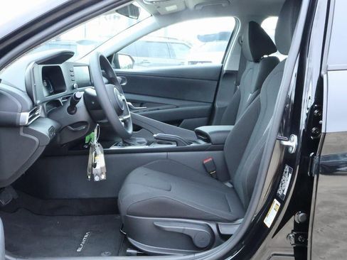New 2025 Hyundai Elantra SE image 7