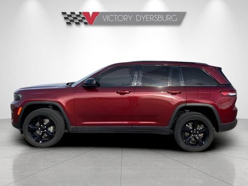 Used 2023 Jeep Grand Cherokee Altitude AWD/4WD image 5