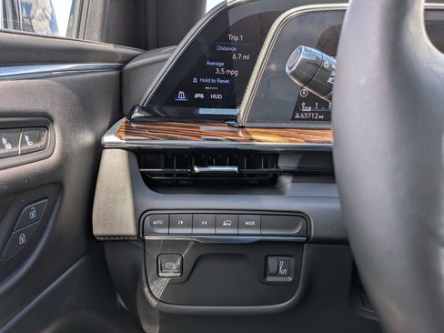 Certified 2023 Cadillac Escalade Premium Luxury AWD/4WD image 17